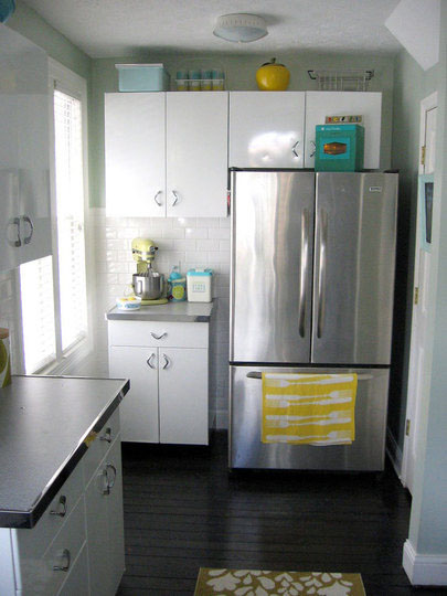 Apartment Therapy 1940s kitchen with 1950s cabinets